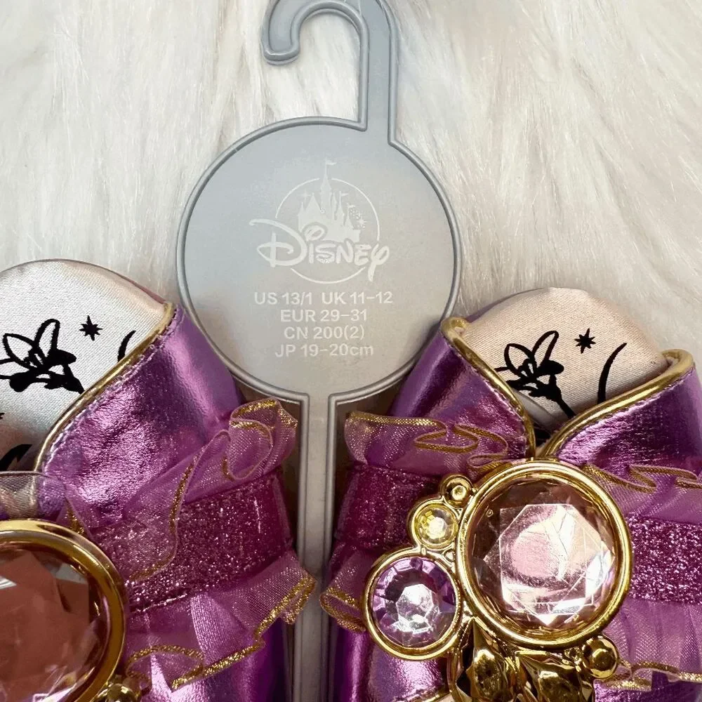 Disney hand ships